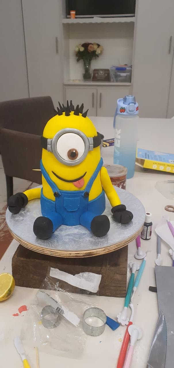 Minion cake
